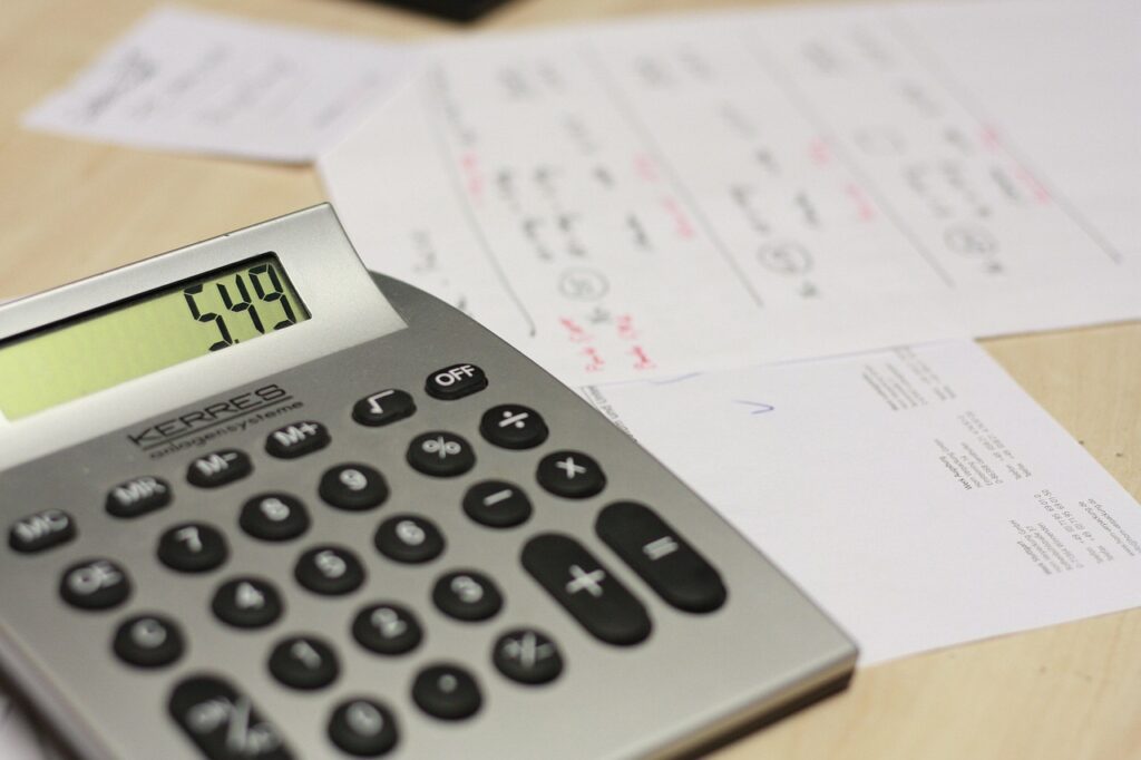 calculator, table, invoice-1156121.jpg