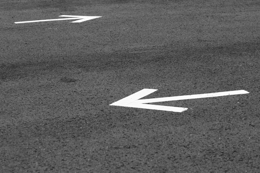 arrow, road, road signs-1043850.jpg